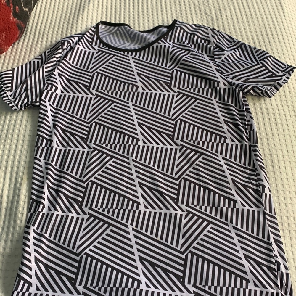 S/S Mens Black & White Abstract Tee Size Large